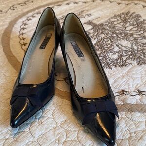 Classic Pointed Toe Bow Pumps - Black